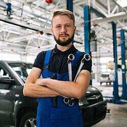 Car mechanic in Dubai